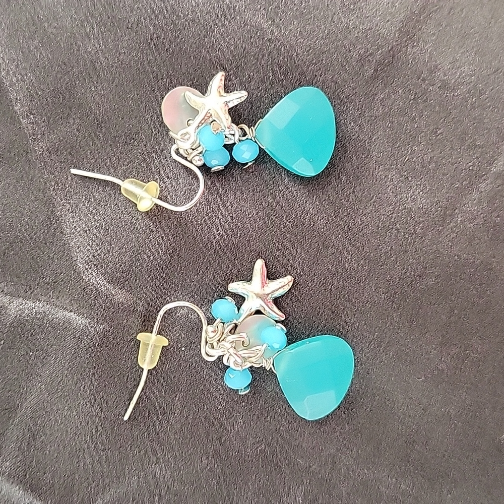 EUC beachy sea glass & beaded earrings (1 pair)